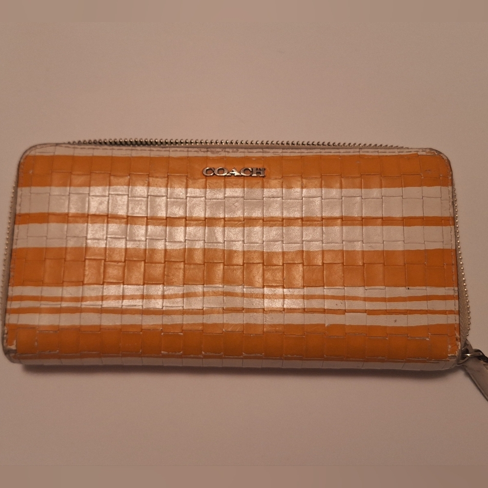 LOW START! Coach Wallet - Picture 2 of 6